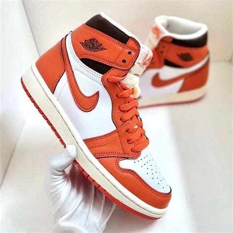 Air Jordan 1 Retro High OG "Starfish" DO9369-101 | SneakerNews.com