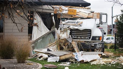 Photos Cement Truck Crashes Into A Des Moines Home