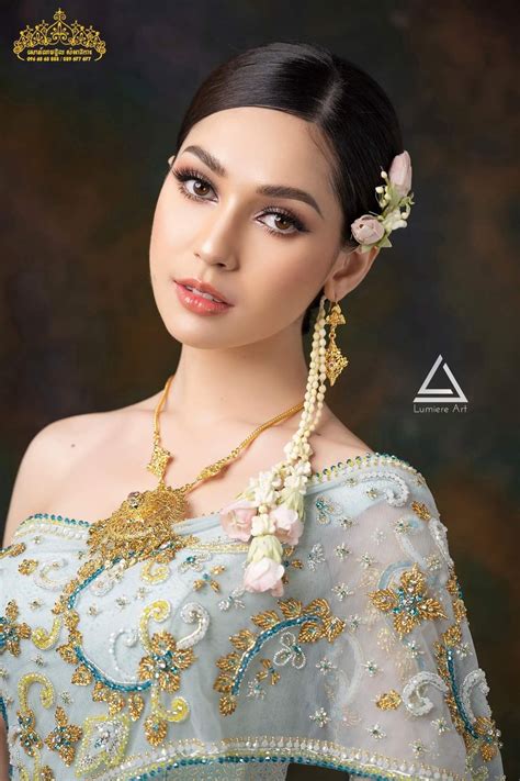 Fresh Wedding Makeup Bridal Makeup Looks Traditional Thai Clothing