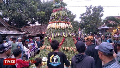 Karnaval Budaya Ramaikan Acara Sedekah Bumi Di Indramayu Times Indonesia