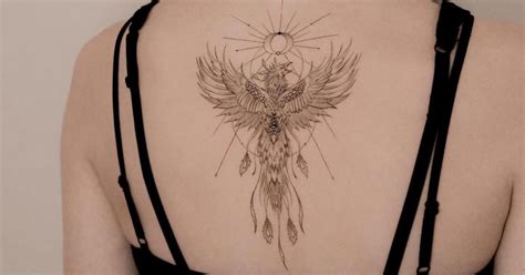 20 tatuajes de ave fénix blanco y negro para mujer minimalista