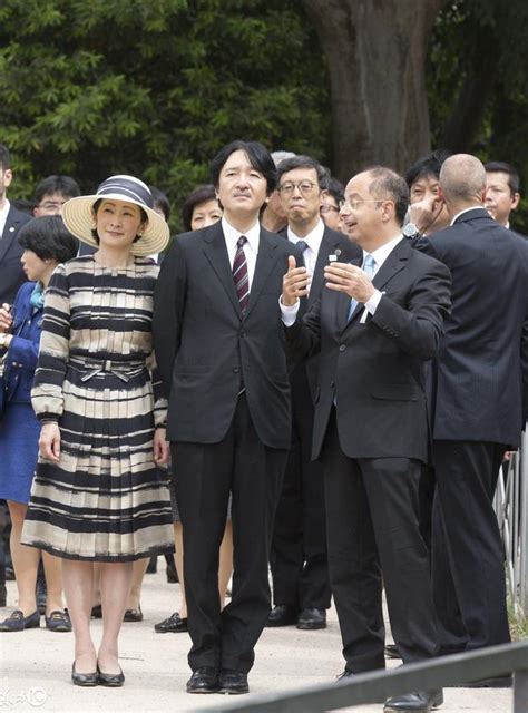 明明是颜值比皇太子夫妇更高，日本二皇子文仁夫妇却不受网友待见 每日头条