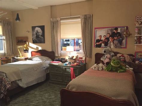 On The Set Of Young Sheldon House Layouts Sheldon Bedroom Inspirations