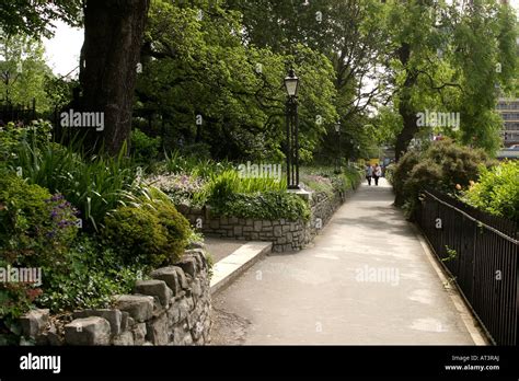 UK London Tower of London Tower Hill Gardens Stock Photo - Alamy