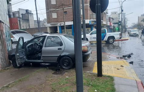 Campana Noticias Otro violento choque en una esquina con semáforo