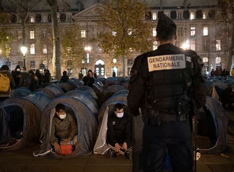 Paris Police Under Fire For Forcing Migrants From Tent Camp Migrants