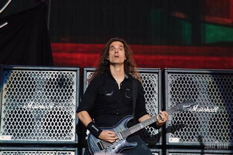 Kiko Loureiro guitarrista ex Megadeth divulga vídeo de gravação de