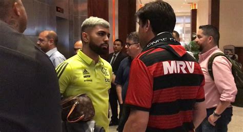 Torcedores Do Flamengo Recebem Time Aos Gritos De Vergonha Em Hotel