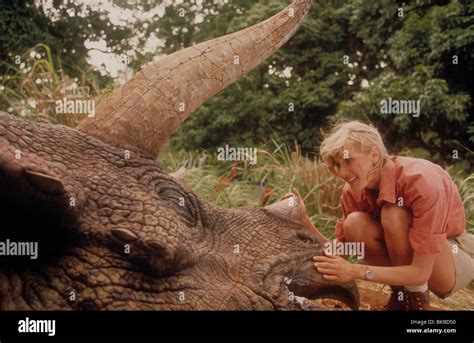 Jurassic park 1993 laura dern hi-res stock photography and images - Alamy