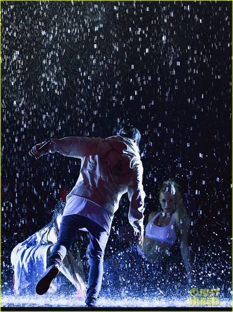 Justin Bieber Performs Medley In The Rain At Amas Watch Now