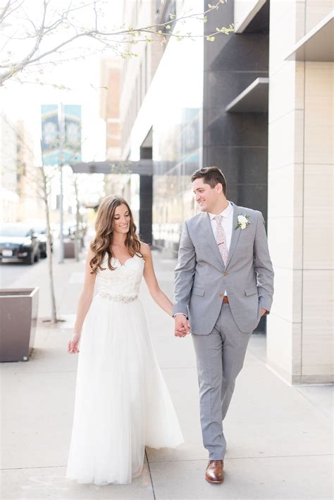 Des Moines Wedding Photographers - Downtown Des Moines Des Moines