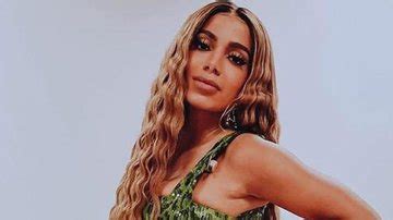 Anitta Exibe Bumbum Poderoso Em Look Justinho E Movimenta Web Que