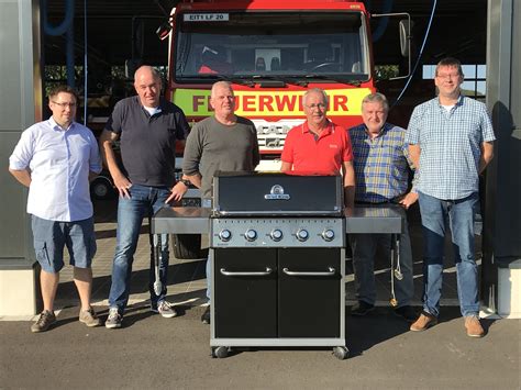 Neuer Grill für Eitorfer Feuerwehr Verein der Freunde und