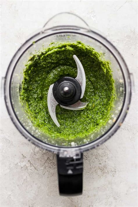 Pesto Recipe (how to make pesto) - The Wooden Skillet