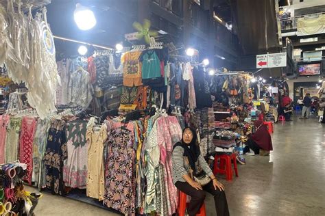 Foto Aktivitas Berkunjung Ke Teras Malioboro Belanja Dan Berfoto