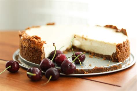 Gluten Free Vanilla Bean Cheesecake With Cherries Sisters Sans Gluten