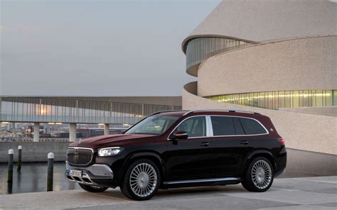 Comparison Mercedes Maybach GLS 600 4MATIC 2021 Vs Bentley