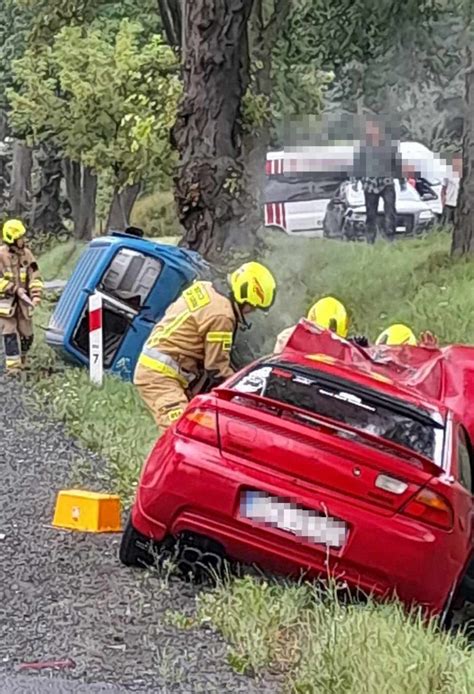 Zderzenie Mazdy Z Volkswagenem Dwie Osoby Trafi Y Do Szpitala