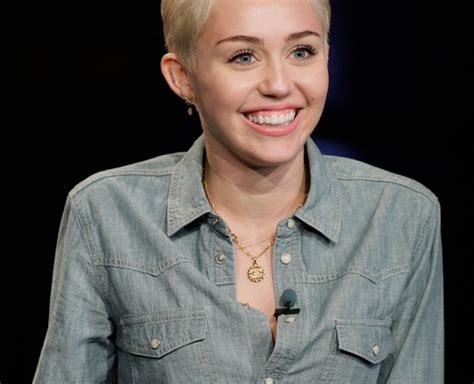 Miley Cyrus Brings Back Her Long Blonde Hair