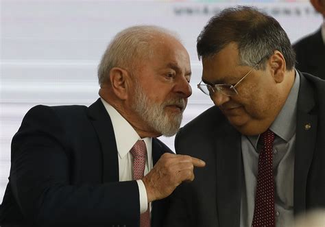 Dino Se Re Ne Lula Para Discutir Sucess O No Minist Rio Da Justi A