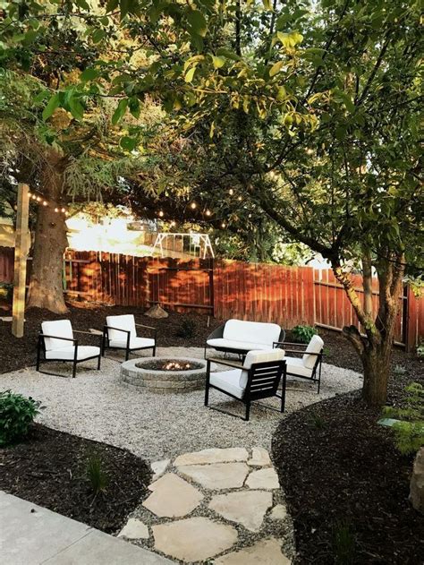 A Backyard Makeover In A Weekend Chris Loves Julia Backyard Landscaping Backyard