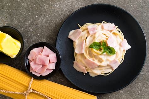 Premium Photo Spaghetti Carbonara Ham