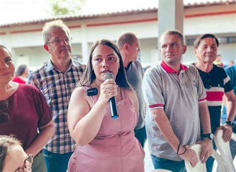 Fernando Pessoa Entrega Escola Do Povoado S O Joaquim Dos Melos