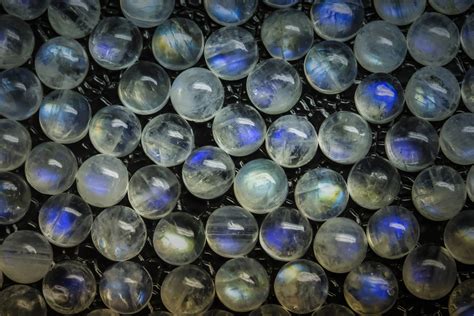 Rainbow Moonstone / Its Meaning and Properties