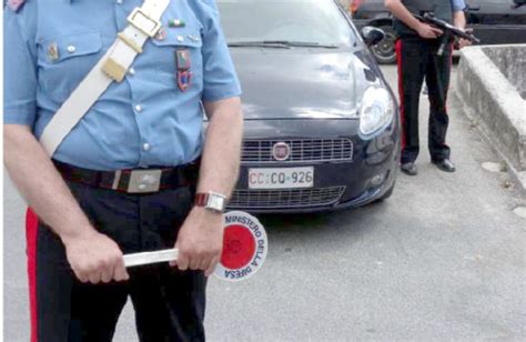 Forza Un Posto Di Blocco Ferendo Un Carabiniere Fermato Un Enne