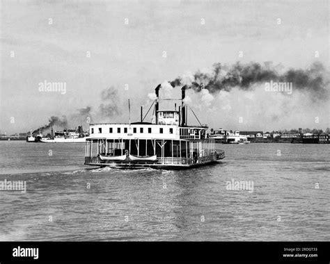 Mississippi river boat 1930s Black and White Stock Photos & Images - Alamy