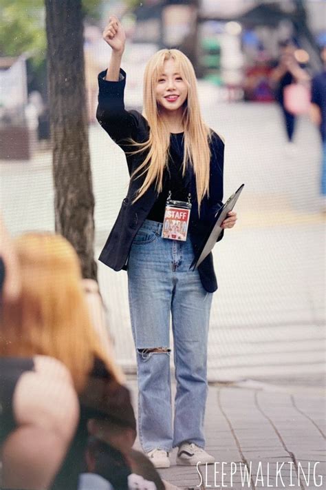 Jiu Dreamcatcher Happy Face Nayeon Debut Dream Catcher Mom Jeans