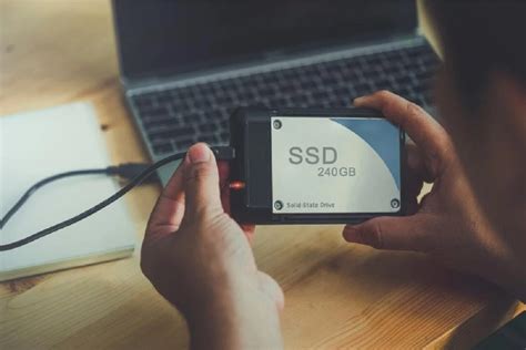 How To Install SSD In Laptop Without Reinstalling Windows | Robots.net