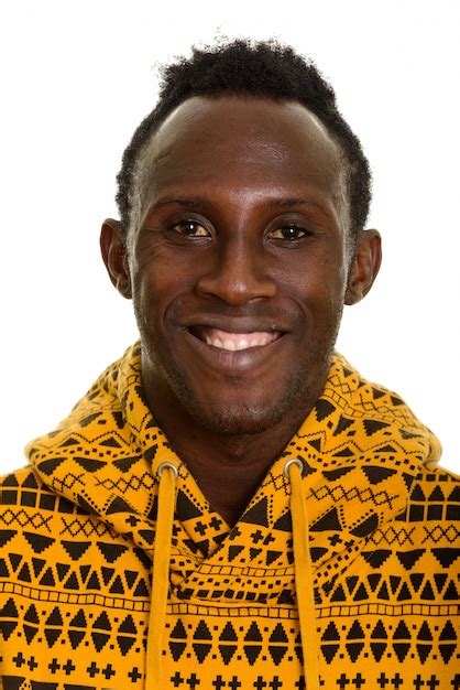 Rostro De Joven Feliz Hombre Africano Negro Sonriendo Foto Premium