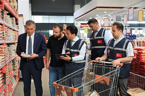 Ticaret Bakanl N N Marketlerdeki Fiyat Ve Etiket Denetimlerini S R Yor