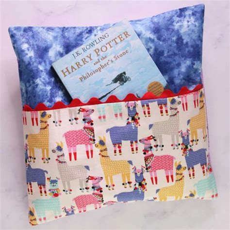 Free Reading Pillow Pattern, EASY! | TREASURIE