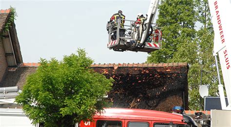 Brand In Rieten Dak Van Woning Hvzeeland Nieuws En Achtergronden