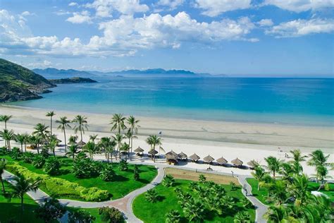 The beautiful beaches of Da Nang - Duy Tan University