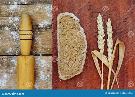 Pan Harina Y Trigo En Una Tabla De Madera Diversos Tipos De Pan De