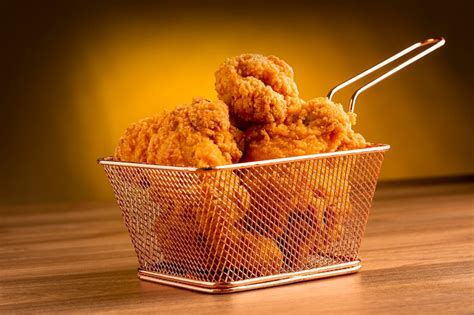 Premium Photo Crispy Fried Chicken In The Basket