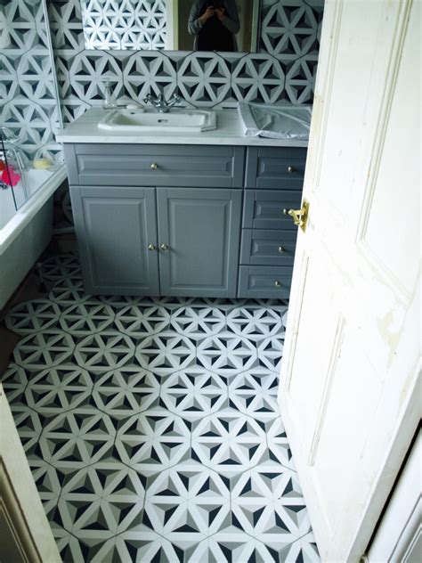 How we tiled the bathroom with hexagon tiles - Friendly NettleFriendly ...