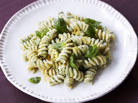 Fusilli Mit Ricotta Basilikum Pesto Rezept EAT SMARTER