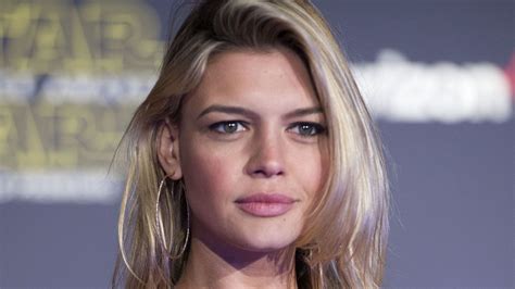 Kelly Rohrbach Succ De Pamela Anderson Dans Le Film Tir De Alerte