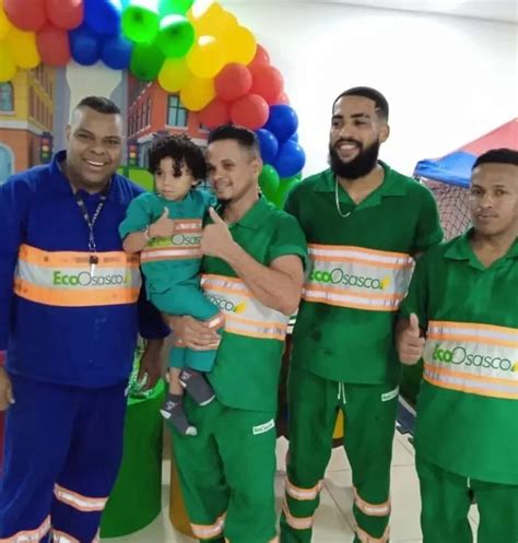 Crian A De Anos Pede Festa O Tema De Garis E Ganha A Visita Dos