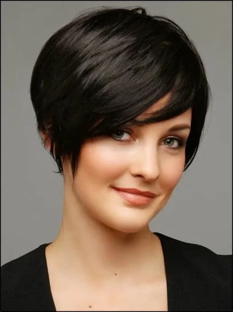 60 Unbeatable Short Hairstyles For Long Faces [2024]