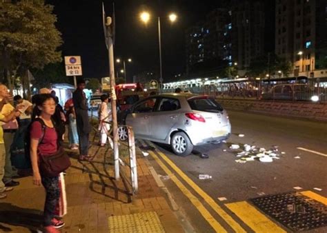 私家車撞傷外賣男 司機懶理拖熱褲女離開｜即時新聞｜港澳｜oncc東網