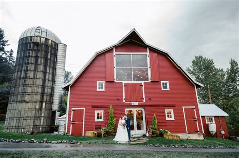 Seattle Photographer Red Barn Farm Redmond Wedding Photographer