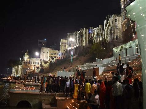 गंगा किनारे उतरे आकाशगंगा के सितारे