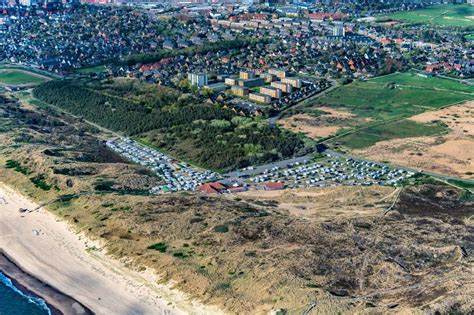 Sylt von oben Campingplatz Dünencamping Sylt mit Wohnwagen und Zelten