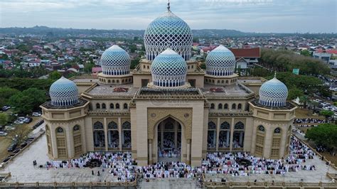 Foto Udara Jamaah Shalat Idulfitri Di Masjid Agung Islamic Centre