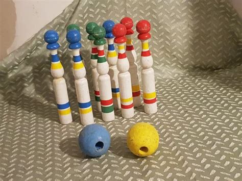 TRES ANCIEN JOUET Jeu De 9 QUILLES Et 2 BOULES Tout En BOIS EUR 7